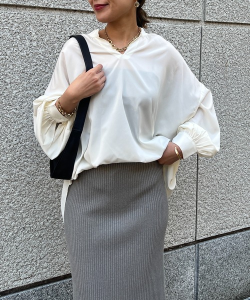 un dix cors（アンディコール）の「スキッパーバックギャザーブラウス（シャツ/ブラウス・レディース・グリーン/チャコールグレー/アイボリー・FREE）」の5枚目の写真