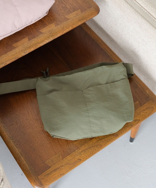 GLOBAL WORK（グローバルワーク）の「撥水ライト5ポケットミニショルダー/996734（クラッチバッグ・メンズ・グリーン/オフホワイト/ブラック/グレー/ベージュ/ライトグレー/ピンク/アイボリー/ベージュ系その他5/オレンジ・FREE）」の9枚目の写真