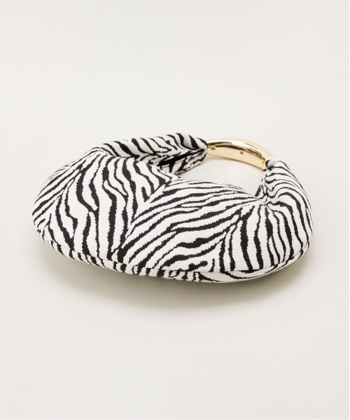 LE VERNIS(ル・ベルニ)の「LE VERNIS(ル・ベルニ)Sculpture bag S(ハンドバッグ・レディース・ゼブラ/ミント/クリーム/ホワイト/ブラック・FREE)」の17枚目の写真