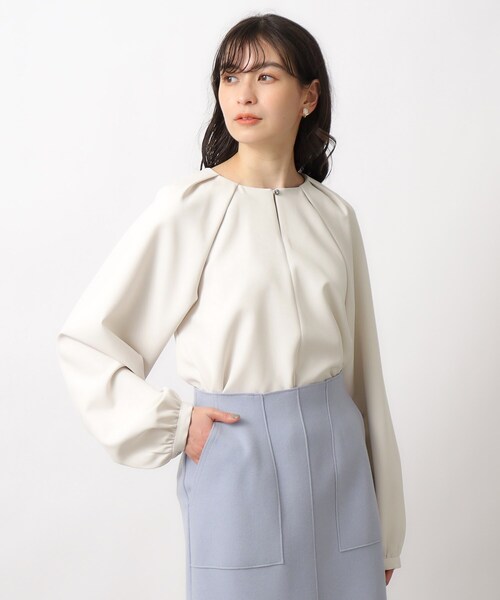 OPAQUE.CLIP（オペークドットクリップ）の「◆フロントボタンタックブラウス【洗濯機洗い可】（シャツ/ブラウス・レディース・ネイビー/オフホワイト/ライトベージュ・36/38/40/42）」の2枚目の写真