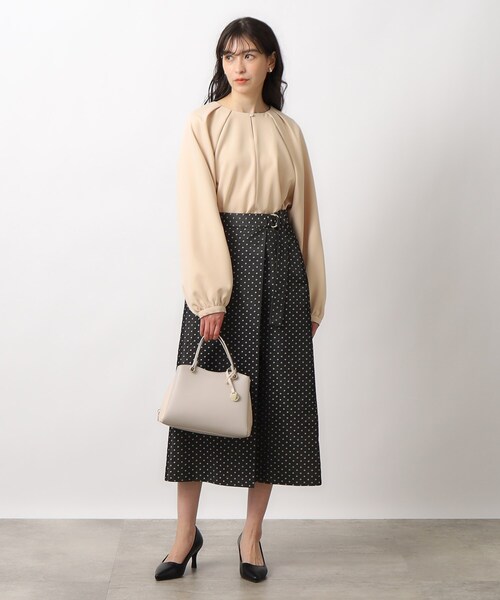 OPAQUE.CLIP（オペークドットクリップ）の「◆フロントボタンタックブラウス【洗濯機洗い可】（シャツ/ブラウス・レディース・ネイビー/オフホワイト/ライトベージュ・36/38/40/42）」の8枚目の写真