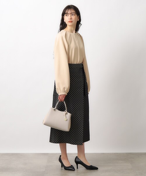 OPAQUE.CLIP（オペークドットクリップ）の「◆フロントボタンタックブラウス【洗濯機洗い可】（シャツ/ブラウス・レディース・ネイビー/オフホワイト/ライトベージュ・36/38/40/42）」の9枚目の写真