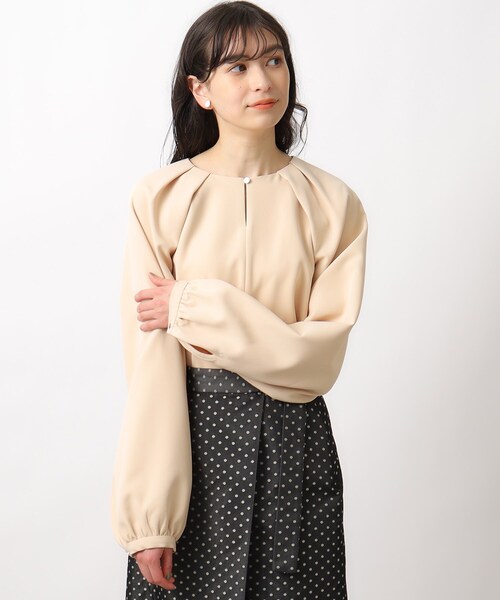 OPAQUE.CLIP（オペークドットクリップ）の「◆フロントボタンタックブラウス【洗濯機洗い可】（シャツ/ブラウス・レディース・ネイビー/オフホワイト/ライトベージュ・36/38/40/42）」の10枚目の写真