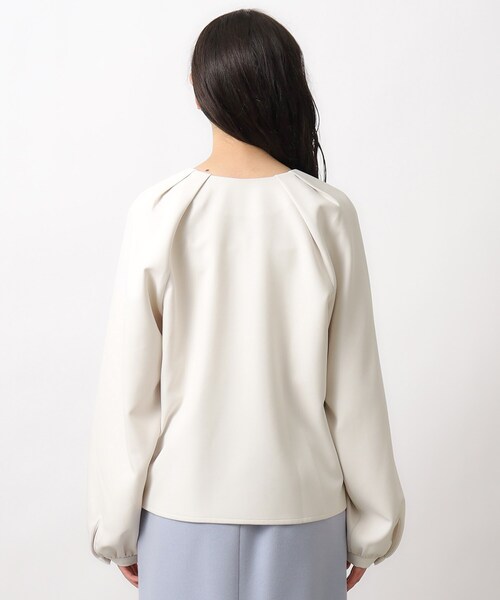 OPAQUE.CLIP（オペークドットクリップ）の「◆フロントボタンタックブラウス【洗濯機洗い可】（シャツ/ブラウス・レディース・ネイビー/オフホワイト/ライトベージュ・36/38/40/42）」の18枚目の写真