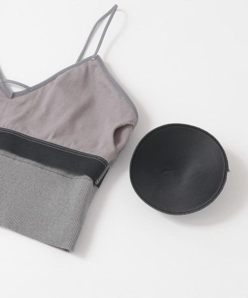 KBF（ケイビーエフ）の「カップ付きインナーキャミソール（キャミソール・レディース・グレー/オフホワイト/ブラック・ONE）」の11枚目の写真