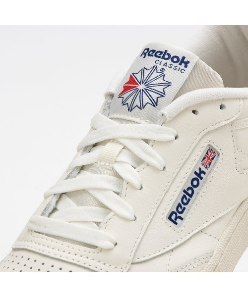 Reebok(リーボック)の「クラブシー 85 / CLUB C 85(スニーカー・メンズ・アイボリー/ホワイト系その他・22.5cm/23.0cm/23.5cm/24.5cm/24.0cm/25.0cm/25.5cm/26.0cm/26.5cm/27.0cm/27.5cm/28.0cm/28.5cm/29.0cm/30.0cm)」の3枚目の写真
