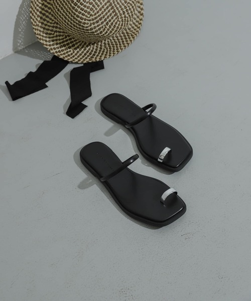 SENSE OF PLACE by URBAN RESEARCH(センスオブプレイスバイアーバンリサーチ)の「フラットリングサンダル(サンダル・レディース・ブラック/シルバー・LARGE/SMALL/MEDIUM)」の11枚目の写真