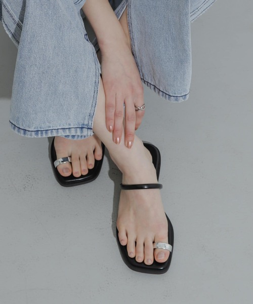 SENSE OF PLACE by URBAN RESEARCH(センスオブプレイスバイアーバンリサーチ)の「フラットリングサンダル(サンダル・レディース・ブラック/シルバー・LARGE/SMALL/MEDIUM)」の12枚目の写真