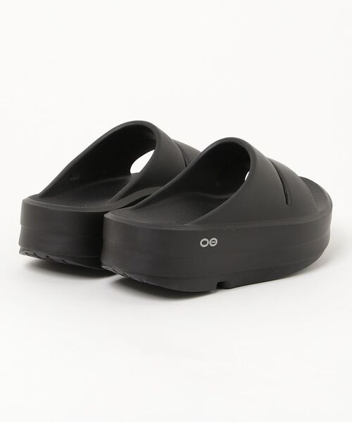 OOFOS(ウーフォス)の「ウーフォス OOFOS OOmega OOahh_Black(サンダル・レディース・ブラック・23.0cm/24.0cm/25.0cm/27.0cm/26.0cm/28.0cm)」の2枚目の写真
