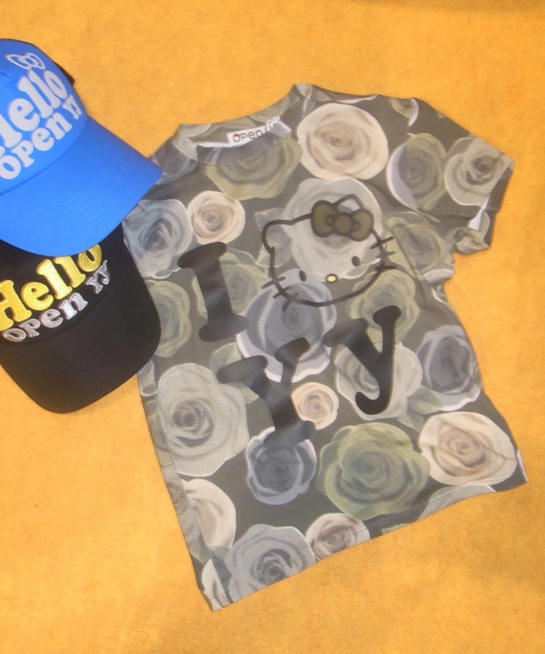 OPEN Yy(オープンワイワイ)の「【OPEN YY×Hello Kitty】YY BABY TEE:Tシャツ(Tシャツ/カットソー・レディース・カーキ・1)」の2枚目の写真