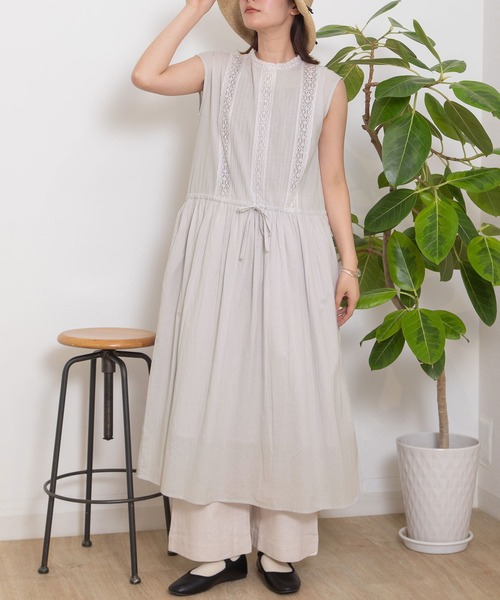 POU DOU DOU（プードゥドゥ）の「ピンタックレースノースリーブワンピース（ワンピース・レディース・ブラック/ライトブルー/オフホワイト・3）」の3枚目の写真