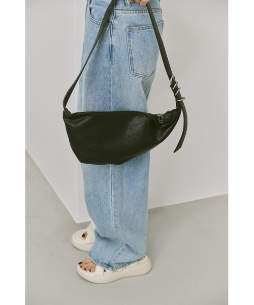 un/neu（アンノイ）の「ムーンメタルリングボディバッグ（ボディバッグ/ウエストポーチ・レディース・ホワイト/ブラック/ブルー・FREE）」の10枚目の写真