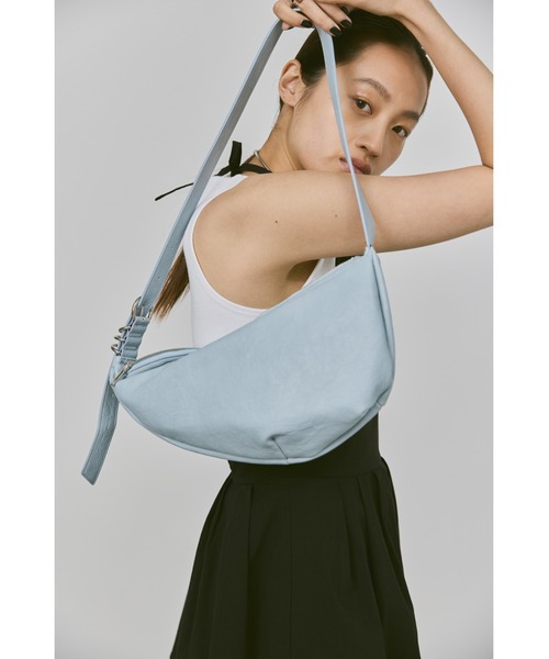 un/neu（アンノイ）の「ムーンメタルリングボディバッグ（ボディバッグ/ウエストポーチ・レディース・ホワイト/ブラック/ブルー・FREE）」の14枚目の写真