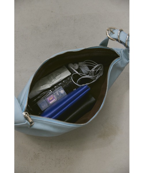 un/neu（アンノイ）の「ムーンメタルリングボディバッグ（ボディバッグ/ウエストポーチ・レディース・ホワイト/ブラック/ブルー・FREE）」の4枚目の写真