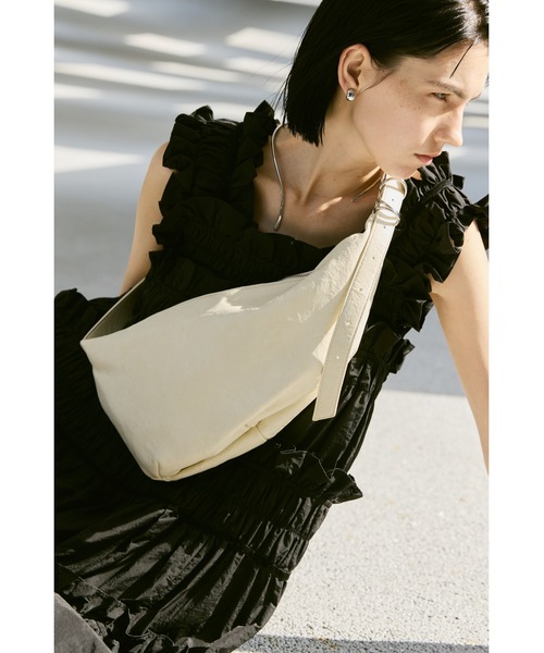 un/neu（アンノイ）の「ムーンメタルリングボディバッグ（ボディバッグ/ウエストポーチ・レディース・ホワイト/ブラック/ブルー・FREE）」の6枚目の写真