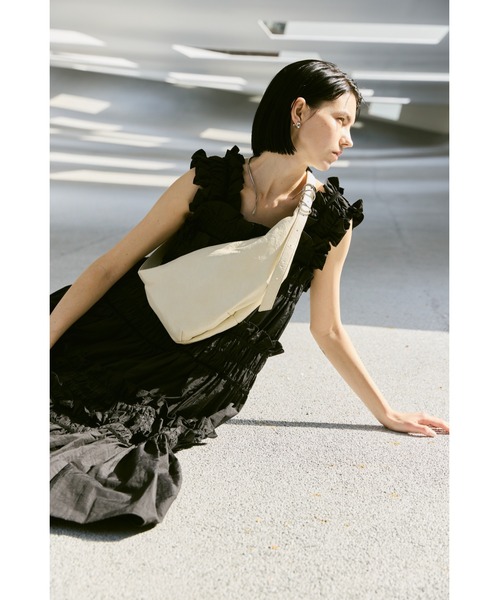 un/neu（アンノイ）の「ムーンメタルリングボディバッグ（ボディバッグ/ウエストポーチ・レディース・ホワイト/ブラック/ブルー・FREE）」の8枚目の写真