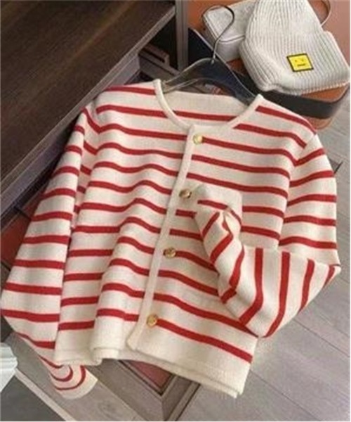 おしゃれスタ(オシャレスタ)の「ゴールドボタンボーダーデザインカーディガン(カーディガン/ボレロ・レディース・レッド/ホワイト/ブラック・XL/L/M/S)」の10枚目の写真