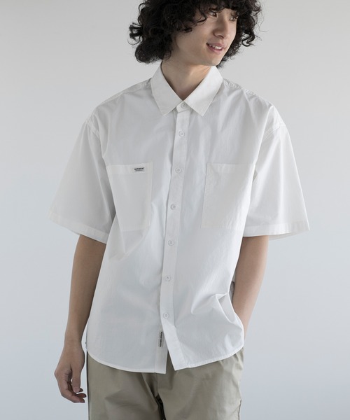 aimoha(アイモハ)の「aimoha men ESSENTIAL ELEGANCE SHORT-SLEEVE SHIRT (SS)(シャツ/ブラウス・メンズ・ブラック/カーキ/ホワイト・MEDIUM/LARGE/X-LARGE/XX-LARGE)」の2枚目の写真