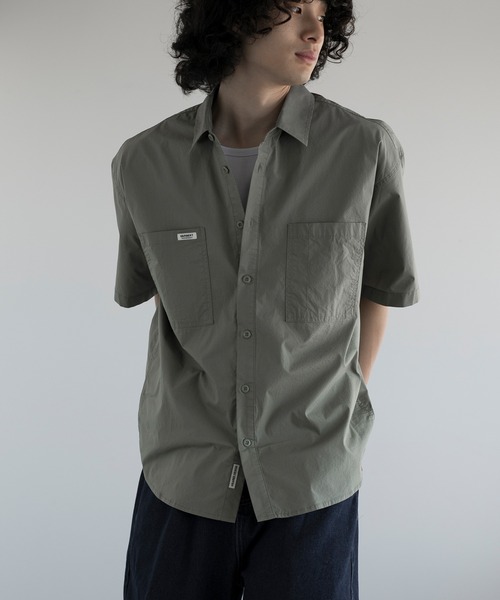 aimoha(アイモハ)の「aimoha men ESSENTIAL ELEGANCE SHORT-SLEEVE SHIRT (SS)(シャツ/ブラウス・メンズ・ブラック/カーキ/ホワイト・MEDIUM/LARGE/X-LARGE/XX-LARGE)」の3枚目の写真
