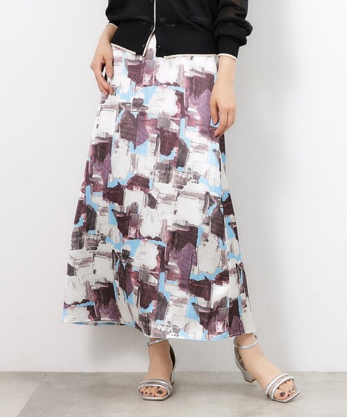 OPAQUE.CLIP（オペークドットクリップ）の「◆幾何プリント サテンナローフレアスカート【洗濯機洗い可】（スカート・レディース・ワイン系1/ネイビー系・40/38/42）」の21枚目の写真