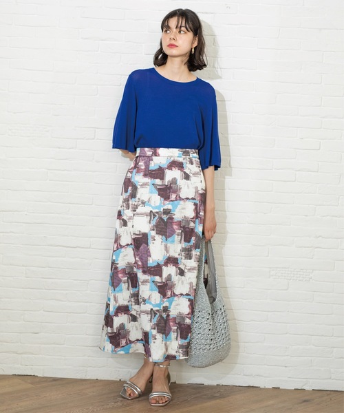 OPAQUE.CLIP（オペークドットクリップ）の「◆幾何プリント サテンナローフレアスカート【洗濯機洗い可】（スカート・レディース・ワイン系1/ネイビー系・40/38/42）」の5枚目の写真