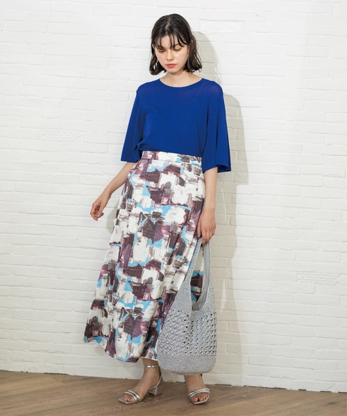 OPAQUE.CLIP（オペークドットクリップ）の「◆幾何プリント サテンナローフレアスカート【洗濯機洗い可】（スカート・レディース・ワイン系1/ネイビー系・40/38/42）」の6枚目の写真