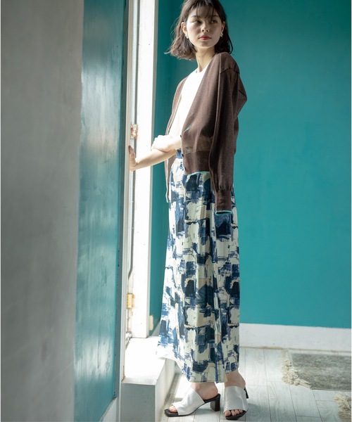 OPAQUE.CLIP（オペークドットクリップ）の「◆幾何プリント サテンナローフレアスカート【洗濯機洗い可】（スカート・レディース・ワイン系1/ネイビー系・40/38/42）」の9枚目の写真