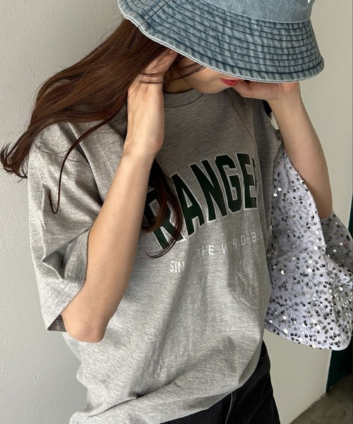 VitaFelice(ヴィータフェリーチェ)の「英字ロゴビッグTシャツ(Tシャツ/カットソー・レディース・ホワイト/ネイビー/グレー・FREE)」の1枚目の写真