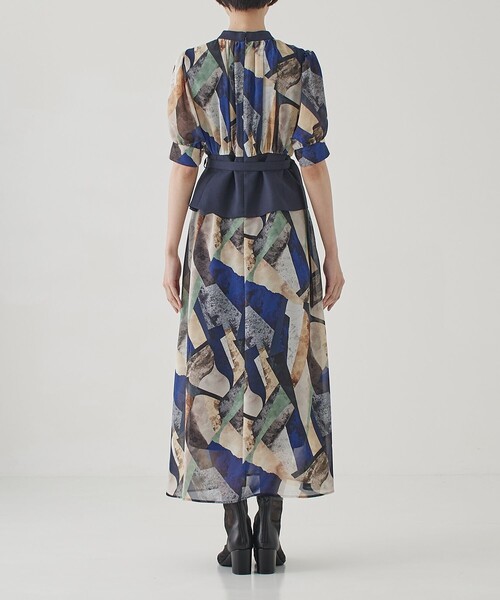 UNITED TOKYO（ユナイテッドトウキョウ）の「アーチスカルプチャープリントワンピース｜ウォッシャブル/オケージョン/半袖/夏服（ワンピース・レディース・ブルー/イエロー・1/2）」の7枚目の写真