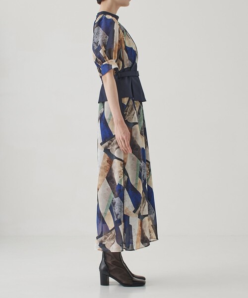 UNITED TOKYO（ユナイテッドトウキョウ）の「アーチスカルプチャープリントワンピース｜ウォッシャブル/オケージョン/半袖/夏服（ワンピース・レディース・ブルー/イエロー・1/2）」の8枚目の写真