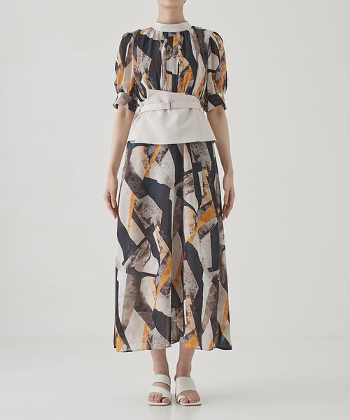 UNITED TOKYO（ユナイテッドトウキョウ）の「アーチスカルプチャープリントワンピース｜ウォッシャブル/オケージョン/半袖/夏服（ワンピース・レディース・ブルー/イエロー・1/2）」の10枚目の写真