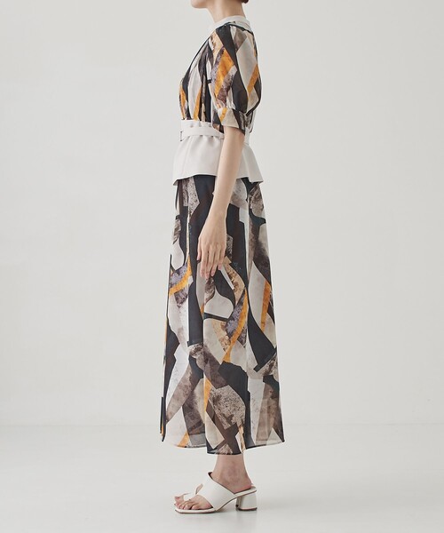 UNITED TOKYO（ユナイテッドトウキョウ）の「アーチスカルプチャープリントワンピース｜ウォッシャブル/オケージョン/半袖/夏服（ワンピース・レディース・ブルー/イエロー・1/2）」の11枚目の写真