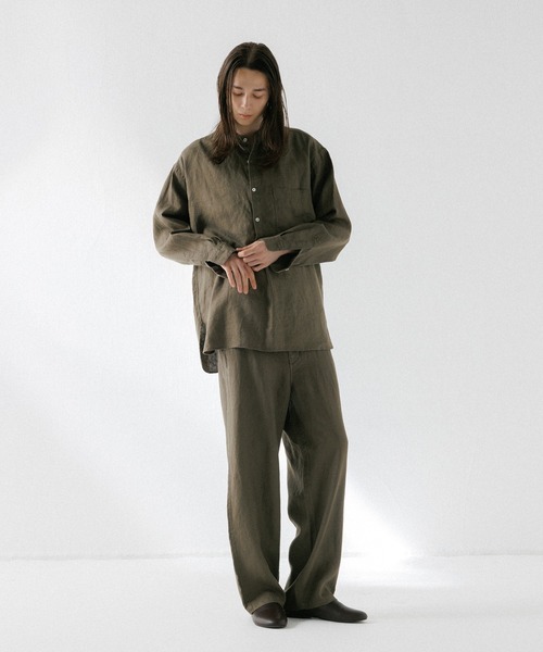 ADAM ET ROPE'(アダムエロペ)の「ルーズシルエット バンドカラー リネン スキッパーシャツ / ロングシーズン着用可能 / セットアップ対応(シャツ/ブラウス・メンズ・ブラック/オフホワイト/カーキ・M/L)」の9枚目の写真