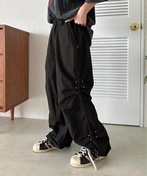 sedacle(セダクル)の「スタッズサイドタックナイロンパンツ【SETUP着用可能】(その他パンツ・メンズ・グレー/オフホワイト/ブラック・SMALL/MEDIUM/LARGE)」の8枚目の写真