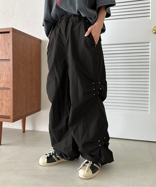 sedacle(セダクル)の「スタッズサイドタックナイロンパンツ【SETUP着用可能】(その他パンツ・メンズ・グレー/オフホワイト/ブラック・SMALL/MEDIUM/LARGE)」の9枚目の写真