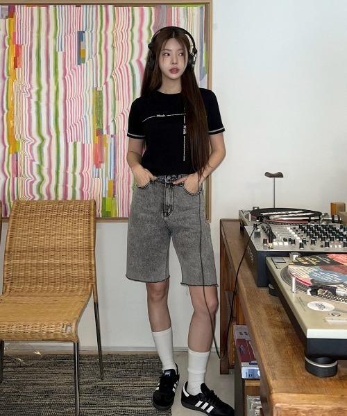 muahmuah(ムーアムーア)の「A'GEM/9 × .kom 『muah muah/ムーアムーア』 LINEGRAPHICHALFT-SHIRT/ライン ハーフグラフィック半袖カットソー(Tシャツ/カットソー・レディース・ホワイト/ブラック・FREE)」の7枚目の写真