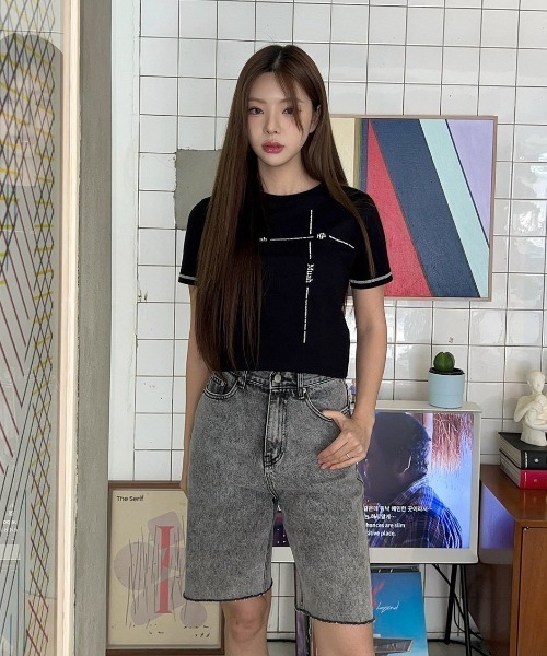 muahmuah(ムーアムーア)の「A'GEM/9 × .kom 『muah muah/ムーアムーア』 LINEGRAPHICHALFT-SHIRT/ライン ハーフグラフィック半袖カットソー(Tシャツ/カットソー・レディース・ホワイト/ブラック・FREE)」の5枚目の写真