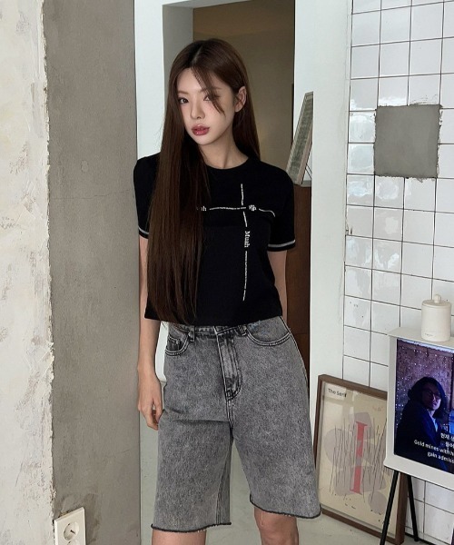 muahmuah(ムーアムーア)の「A'GEM/9 × .kom 『muah muah/ムーアムーア』 LINEGRAPHICHALFT-SHIRT/ライン ハーフグラフィック半袖カットソー(Tシャツ/カットソー・レディース・ホワイト/ブラック・FREE)」の6枚目の写真