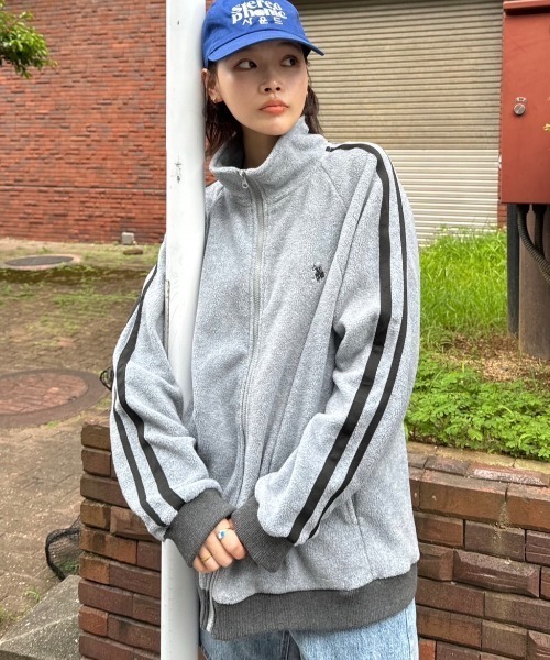 U.S. POLO ASSN.(ユーエスポロアッスン)の「Ada. / U.S. POLO ASSN.ユーエスポロアッスン ラインデザインフリーストラックジャケット(ブルゾン・レディース・ブラック/ベージュ/ネイビー/グレー/カーキ/アイボリー・M/L/S)」の4枚目の写真