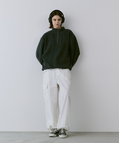flaner(フラネ)の「Loose half zip fleece / ルーズハーフジップフリース(スウェット・レディース・アイボリー/チャコールグレー・LARGE/MEDIUM)」の15枚目の写真