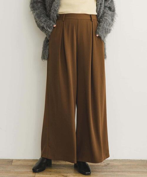 ITEMS URBANRESEARCH（アイテムズ アーバンリサーチ）の「タックワイドイージーパンツ（その他パンツ・レディース・ブラウン/オフホワイト/ブラック・FREE）」の3枚目の写真