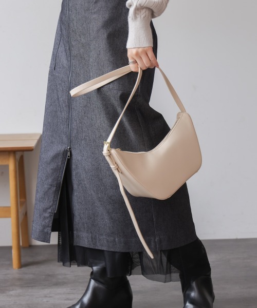 Bou Jeloud（ブージュルード）の「アシンメトリー舟形トート（トートバッグ・レディース・アイボリー/ブラック・ONESIZE）」の3枚目の写真