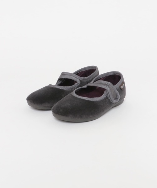 Cienta(シエンタ)の「Cienta ベロアストラップシューズ(その他シューズ・キッズ・ブラック/グレー・17/18/19/20)」の3枚目の写真