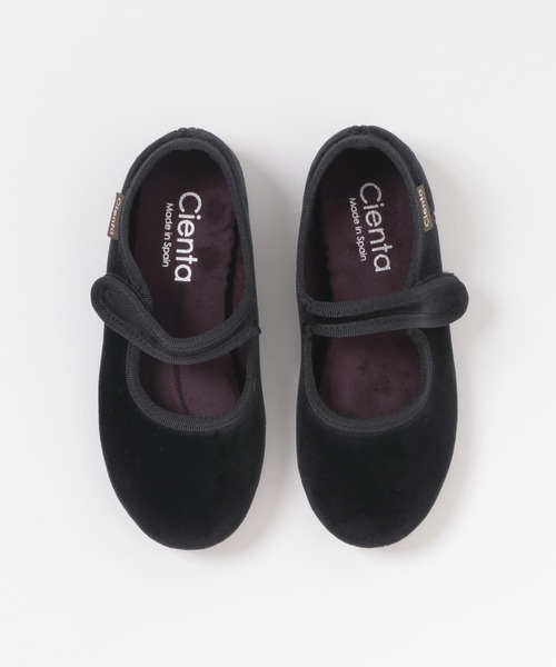 Cienta(シエンタ)の「Cienta ベロアストラップシューズ(その他シューズ・キッズ・ブラック/グレー・17/18/19/20)」の5枚目の写真