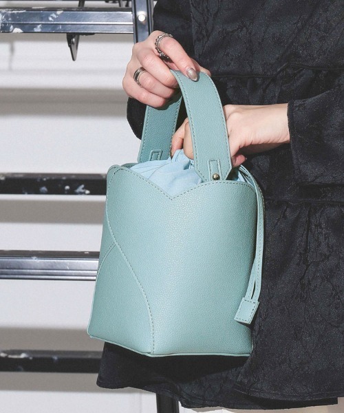 DONOBAN(ドノバン)の「ハートカットバッグ(トートバッグ・レディース・シルバー/ブルー/ライトピンク/ブラック/ワイン・ONE)」の6枚目の写真