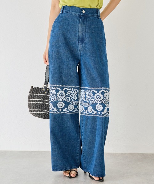 LAVEANGE（ラビアンジェ）の「刺繍ワイドデニムパンツ（デニムパンツ・レディース・ネイビー/ブラック・M/LL/3L/4L）」の2枚目の写真