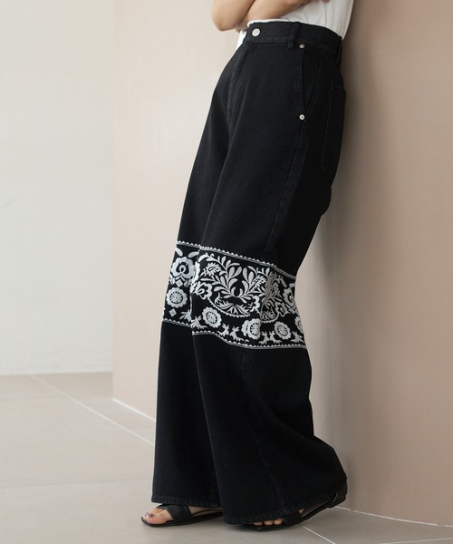 LAVEANGE（ラビアンジェ）の「刺繍ワイドデニムパンツ（デニムパンツ・レディース・ネイビー/ブラック・M/LL/3L/4L）」の5枚目の写真