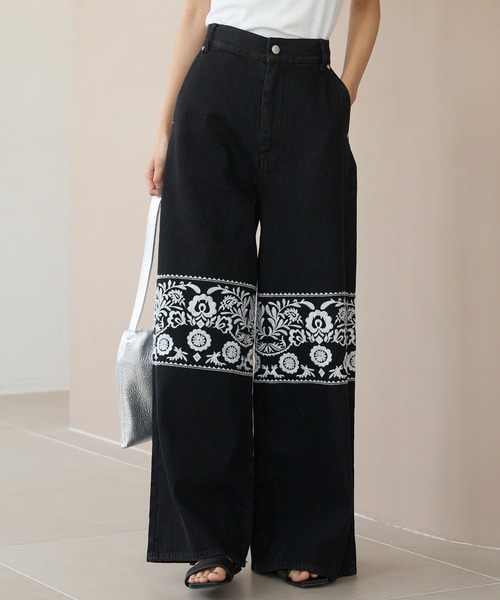 LAVEANGE（ラビアンジェ）の「刺繍ワイドデニムパンツ（デニムパンツ・レディース・ネイビー/ブラック・M/LL/3L/4L）」の3枚目の写真