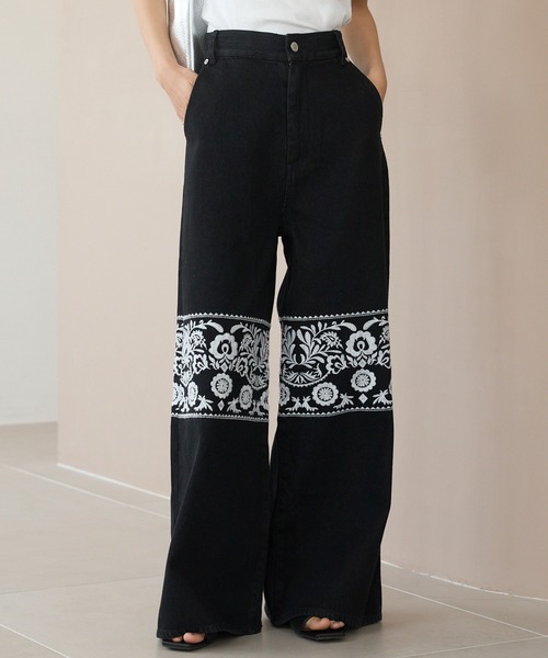 LAVEANGE（ラビアンジェ）の「刺繍ワイドデニムパンツ（デニムパンツ・レディース・ネイビー/ブラック・M/LL/3L/4L）」の4枚目の写真