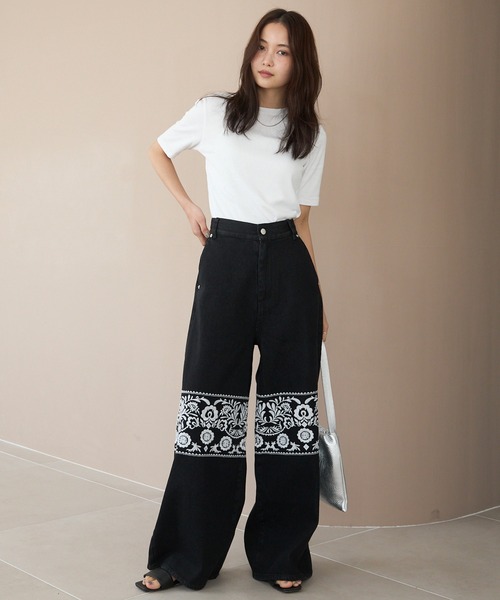 LAVEANGE（ラビアンジェ）の「刺繍ワイドデニムパンツ（デニムパンツ・レディース・ネイビー/ブラック・M/LL/3L/4L）」の8枚目の写真